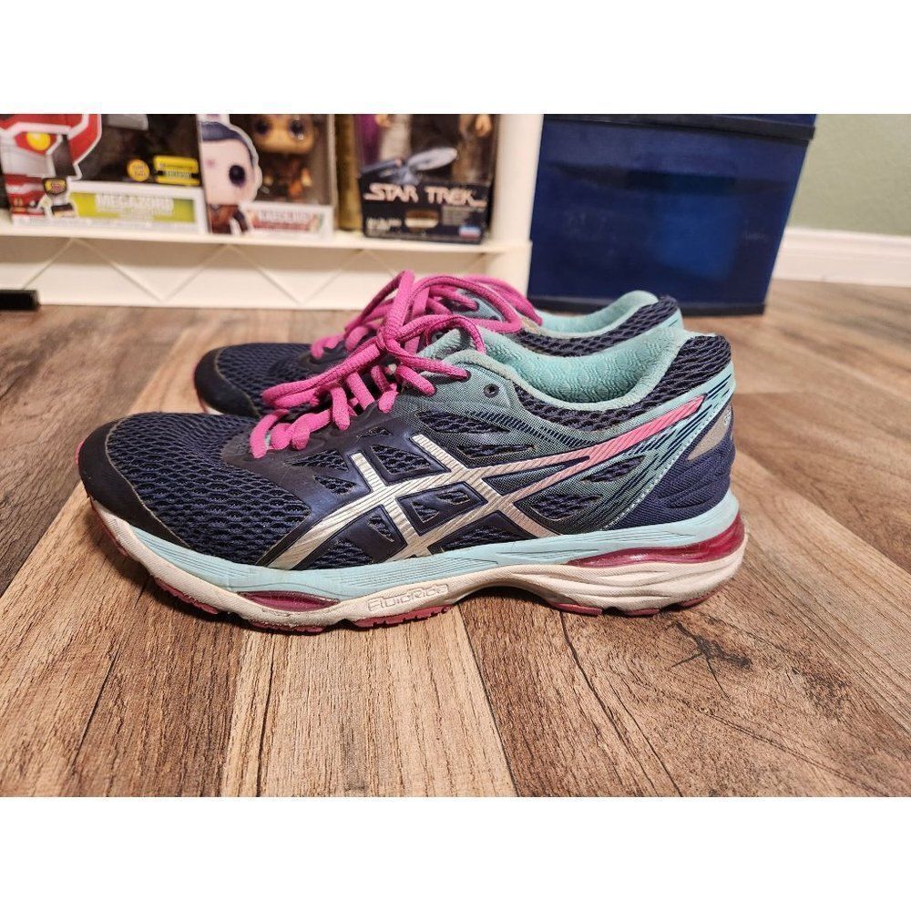 Womens basic size 7 shoe